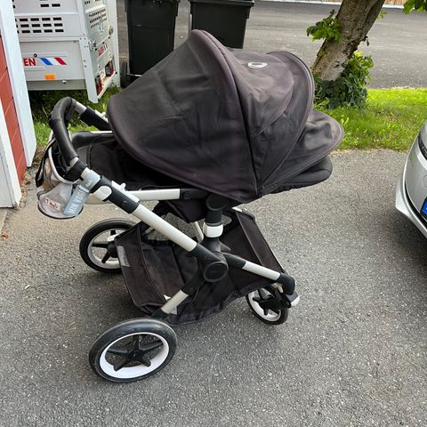 Sort Bugaboo fox2 barnevogn m/tilbehør og noen helt nye deler, bilstol inkl!