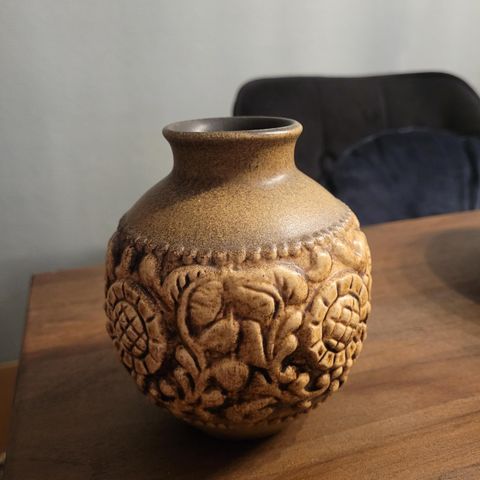 Vesttysk Jasba-vase i keramikk. Bulbous vase fra 1960-tallet.