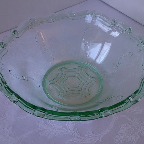 Grønn gammel glass skål - 24 cm i diameter og 9 cm høy