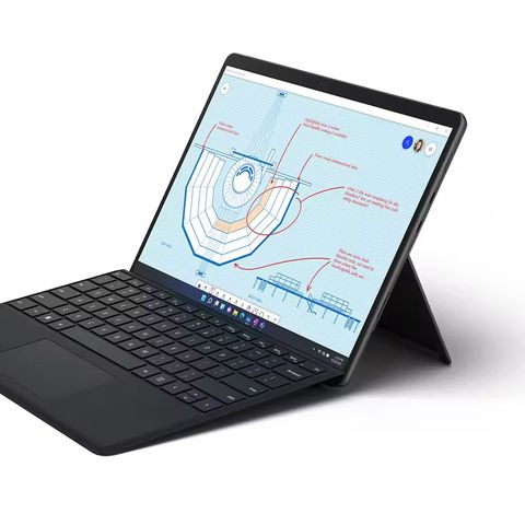 Microsoft Surface Pro 8 m/ tastatur og penn