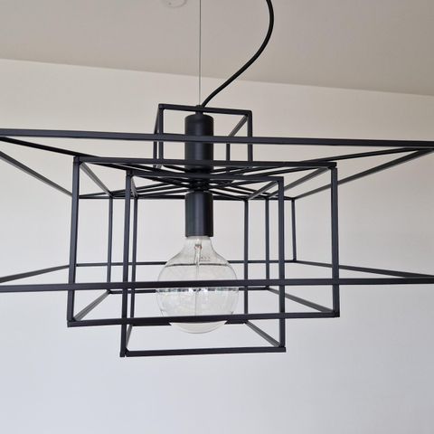 CUBE taklampe - i sort metall - DESIGN - inkl ledning+takfeste