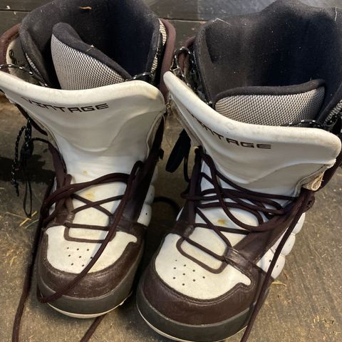 snowboardsko _ vintersport _ boots _ martens_ snø / Clarks