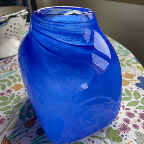 Vase av glasskunstner Beda