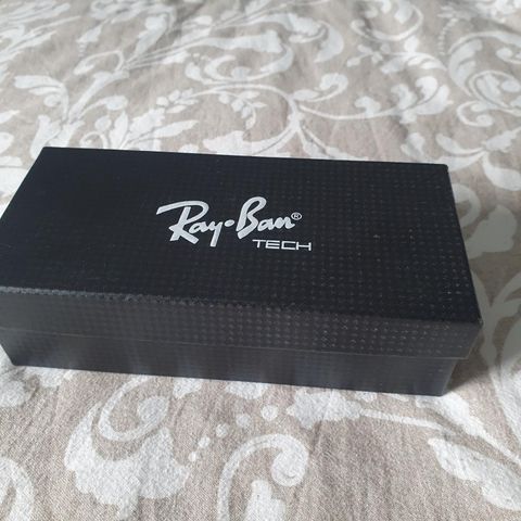 Ray ban