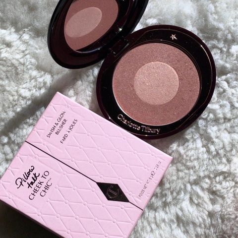 Charlotte Tilbury Cheek To Chic Swish & Glow Blush Pillow Talk