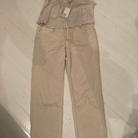 Beige/offwhite bukse str 42 fra H&M (pluss topp og caps om ønskelig)