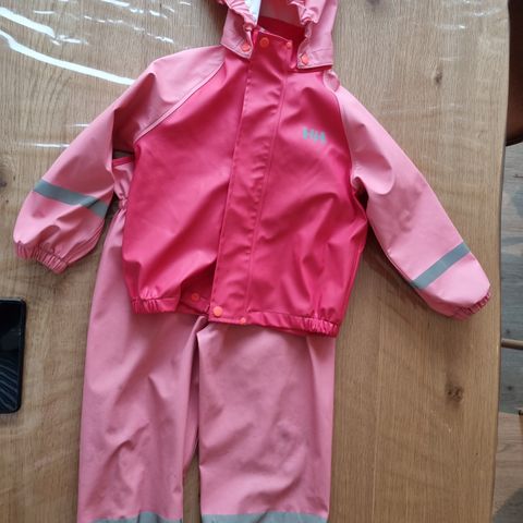 Ryddesalg - Helly Hansen raindress/ Regntøy, 4-5 år, size 104