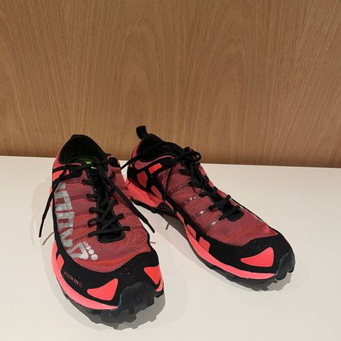 Inov-8 Sko X-Talon 212 strl 40