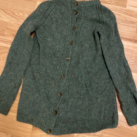 Hjemmestrikket cardigan