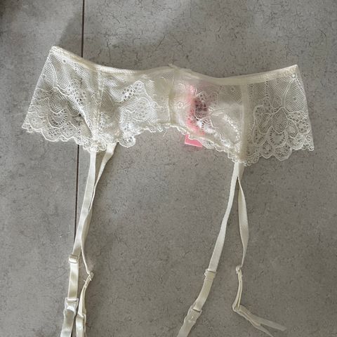 Hunkemøller garter belt