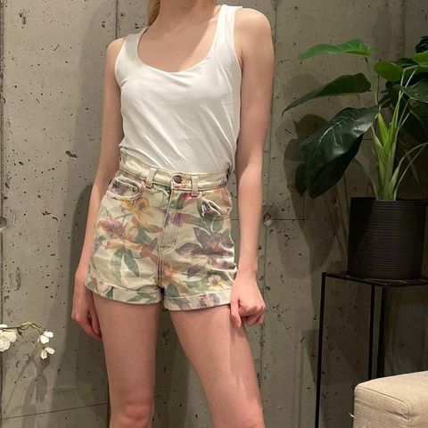 Sommerlig og blomstrete vintage shorts fra American Apparel i str XS!