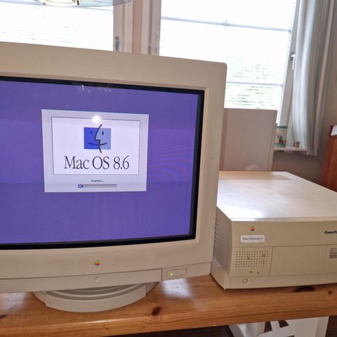 Vintage Power Macintosh G3 med Apple Multiple Scan 17 Display