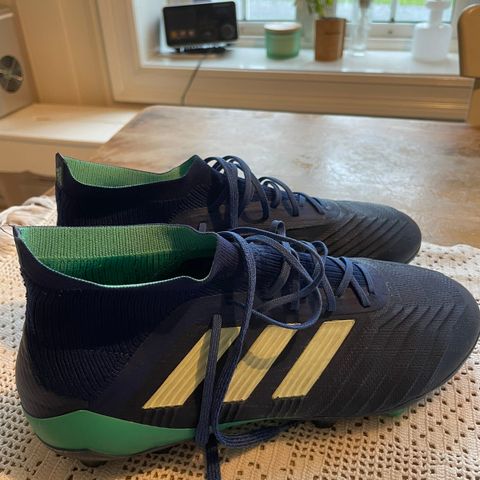 Pent brukte Adidas Predator Controlskin fotballsko, str. 42 2/3