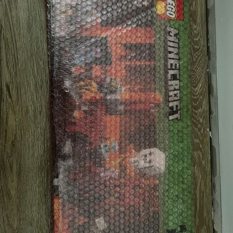 LEGO Minecraft 21122 "Nether-Borgen" !Ny i Eske!