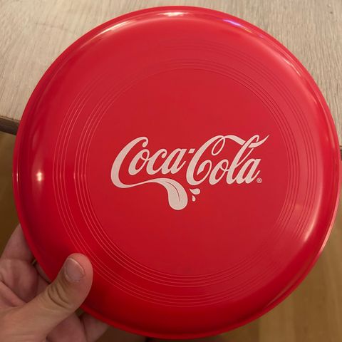 Helt ny! Frisbee med Coca Cola logoen