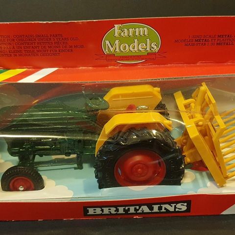 Britains Traktor modell 9432 med steinsvans fra 1980