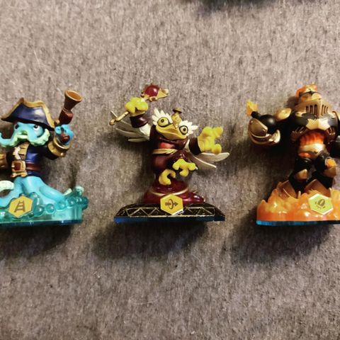 Div Skylanders figurer