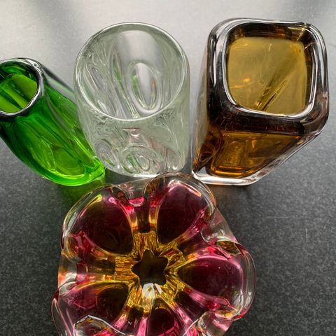Diverse kunstglass vaser/bolle