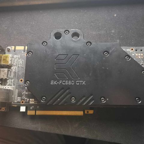 3x Zotac GTX 680 4GB med vannblokk selges