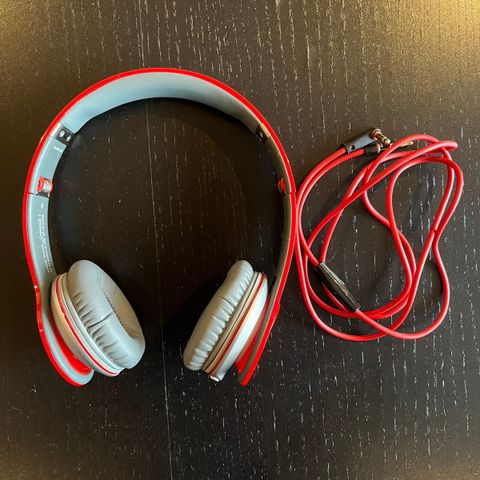 Beats Solo HD Product Red