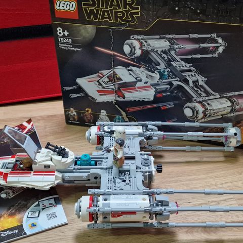 Lego Star Wars  75249 Motstandsbevegelsens Y-Wing Starfighter