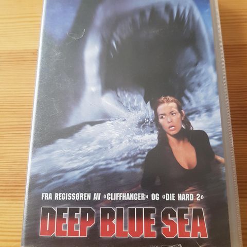 Deep Blue Sea vhs