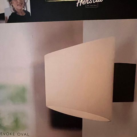 Herstal Vegglampe