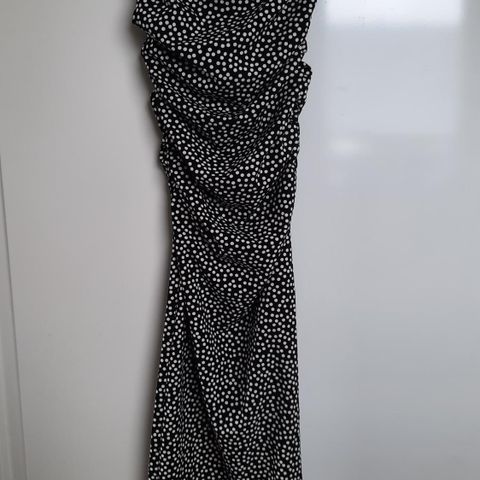 Helt ny kjole fra H&M med god stretch! strl. S/36