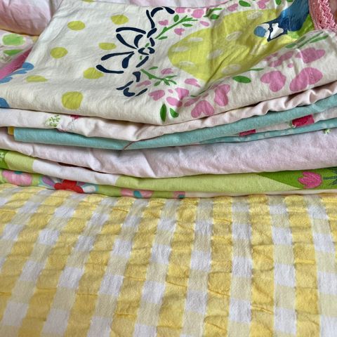 Designers Guild sengetøy til barn god pris ved henting i dag!