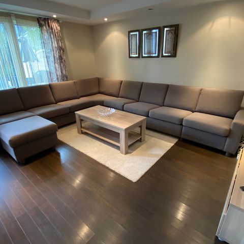 Modul sofa + stuebord selges rimelig!!