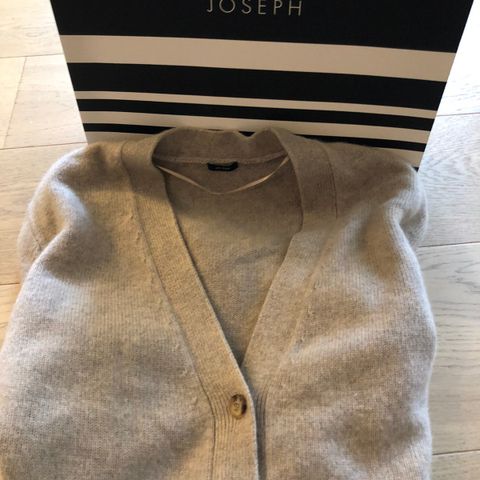 Joseph Cardigan v-neck 100 % Cashmere