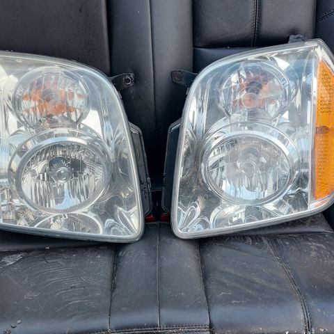 GMC Yukon SLT 5,3 2007-2014. Hovedlampe høyre og venstre