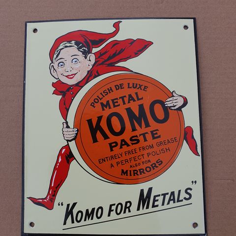 EMALJESKILT. METAL KOMO PASTE. SKILT. EMALJE SKILT. NISSE. POLISH.