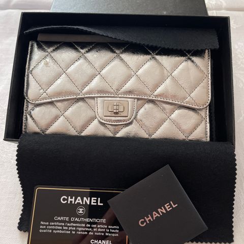 Ny wallet fra Chanel vurderes solgt