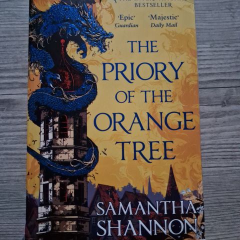 "Priory of the Orange Tree" av Samantha Shannon