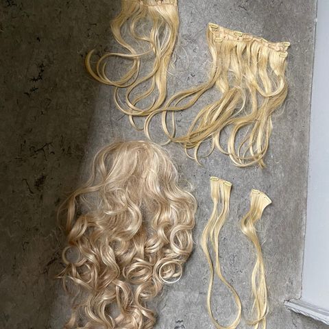 BLOND HÅR. WIG / PARYKK. HAIR EXTENSION.