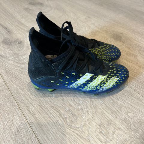 Adidas predator fotballsko str. 30,5