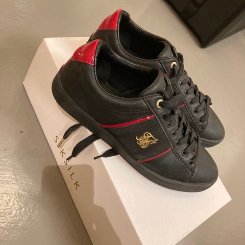 sneakers str 41