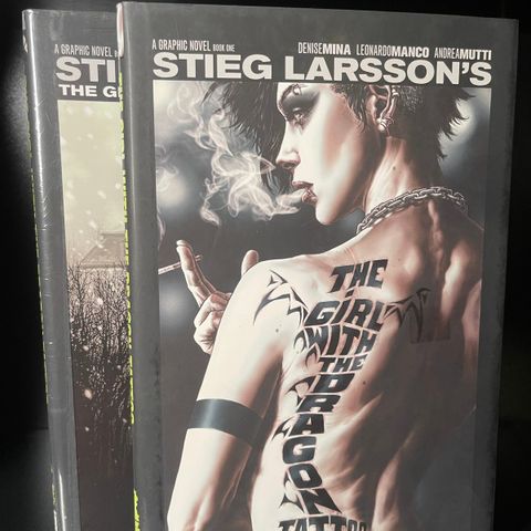 Stieg Larsson - the girl with the dragon tattoo vol. 1 og 2. Helt ny.