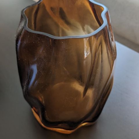 Fin, brun vase 22cm høyt