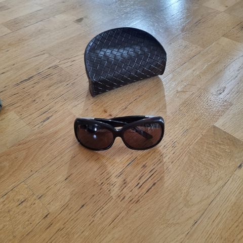 Solbriller fra Bottega Veneta
