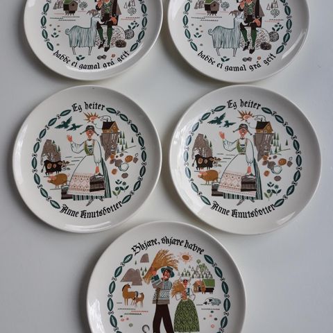 Egersund Fayanse,tallerkener med tekst fra gamle norske folkeviser.