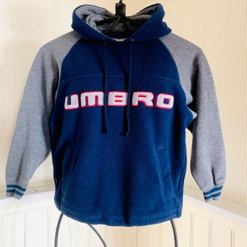 Varm Umbro hettegenser -fleece genser 8 år - som ny!