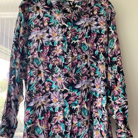 Vakker vintagebluse selges! Str. 42/ XL