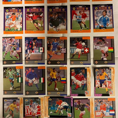 VM fotball 1990 og 1994, 26 fotballkort og 28 fotballmynter