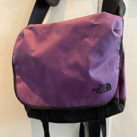 North Face Base Camp Messenger bag/veske