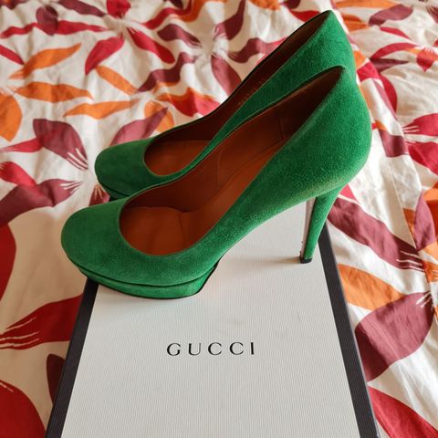 Gucci pumps in green suede str37