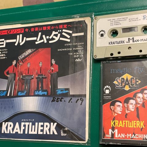 Kraftwerk Japan promo The Robots / Showroom Dummies + kassett The Man Machine