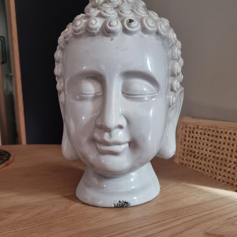Stor Buddha lysgrå 34cm