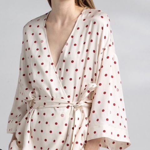 Nydelig kimono bluse fra House of Dagmar